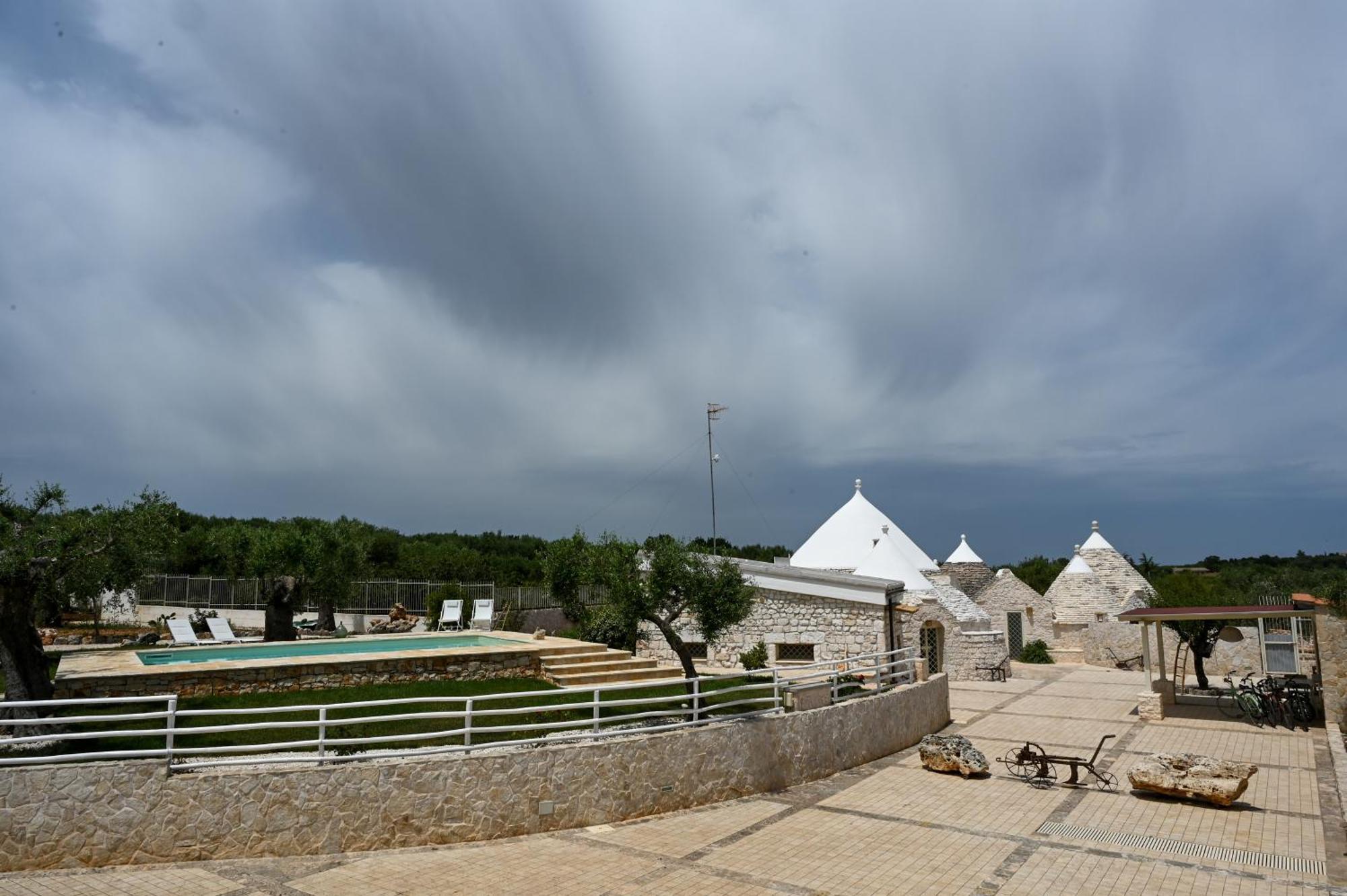 Trulli Lisanna - Exclusive Private Pool And Rooms Up To 10 People Antonelli Exterior foto